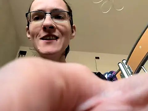 Snapshot of Milky_hairy_mommy chatting on 02/09/25, 01:46 Milky hairy mommy online show from 02/09/25, 01:46