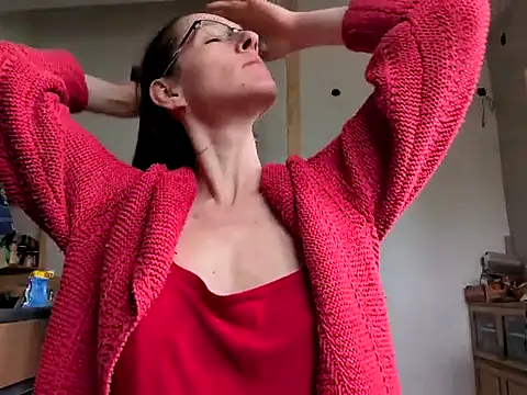 Snapshot of Milky_hairy_mommy chatting on 02/13/25, 07:35 Milky hairy mommy online show from 02/13/25, 07:35