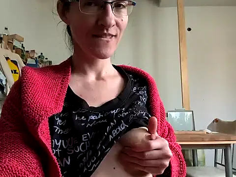 Snapshot of Milky_hairy_mommy chatting on 02/16/25, 12:10 Milky hairy mommy online show from 02/16/25, 12:10