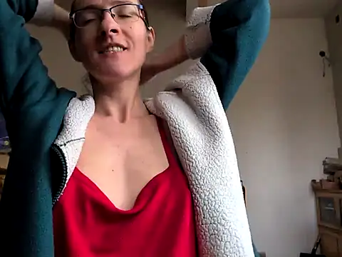 Snapshot of Milky_hairy_mommy chatting on 03/11/25, 07:04 Milky hairy mommy online show from 03/11/25, 07:04