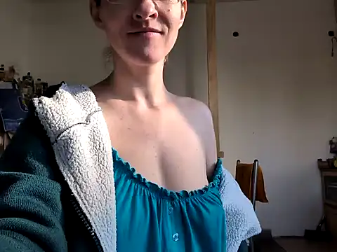 Snapshot of Milky_hairy_mommy chatting on 03/12/25, 07:13 Milky hairy mommy online show from 03/12/25, 07:13