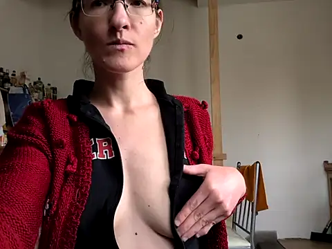 Snapshot of Milky_hairy_mommy chatting on 03/14/25, 10:07 Milky hairy mommy online show from 03/14/25, 10:07