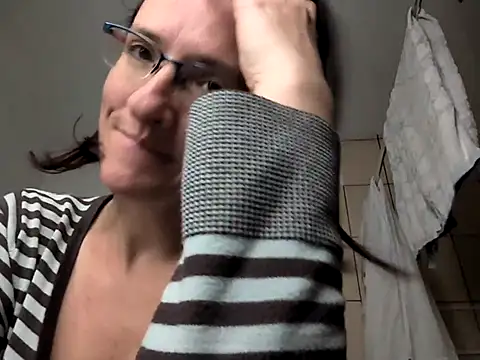 Snapshot of Milky_hairy_mommy chatting on 09/20/25, 06:53 Milky hairy mommy online show from 09/20/25, 06:53