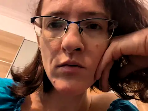 Snapshot of Milky_hairy_mommy chatting on 10/07/25, 08:11 Milky hairy mommy online show from 10/07/25, 08:11