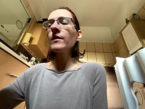 Snapshot of Milky_hairy_mommy chatting on 10/13/25, 06:46 Milky hairy mommy online show from 10/13/25, 06:46