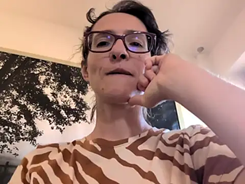 Snapshot of Milky_hairy_mommy chatting on 06/27/26, 02:44 Milky hairy mommy online show from 06/27/26, 02:44