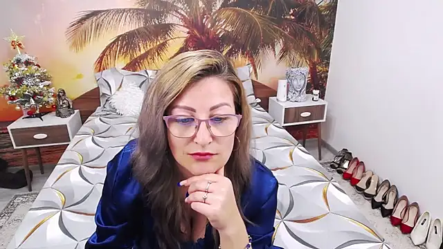 Snapshot of eviajoness chatting on 12/12/24, 04:26 eviajoness online show from 12/12/24, 04:26