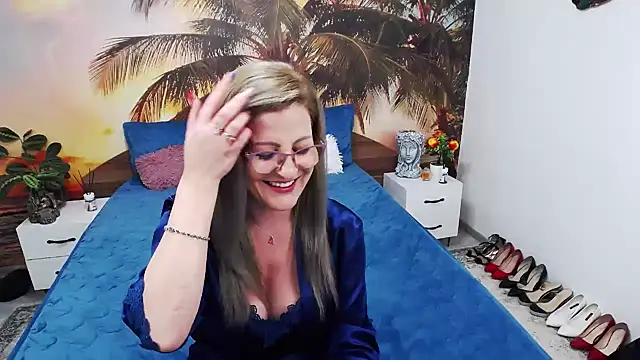 Snapshot of eviajoness chatting on 02/16/25, 04:42 eviajoness online show from 02/16/25, 04:42