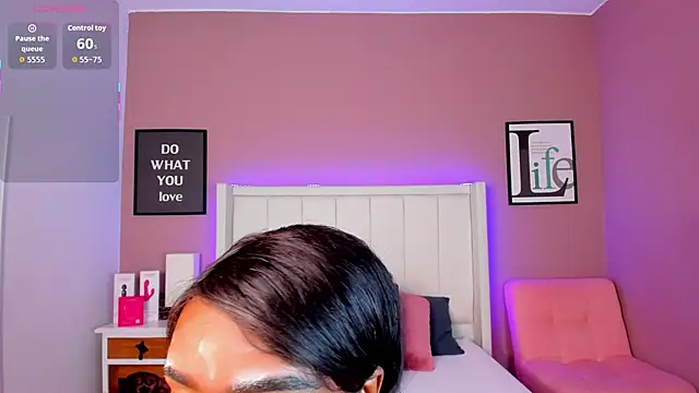 Britanymooree online show from 10/14/25, 08:31