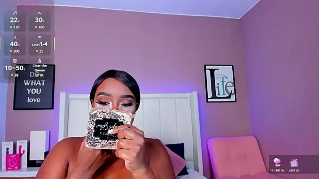 Britanymooree online show from 10/18/25, 07:58