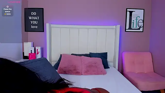 Britanymooree online show from 10/27/25, 08:35