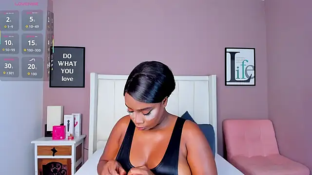 Britanymooree online show from 11/03/25, 07:59