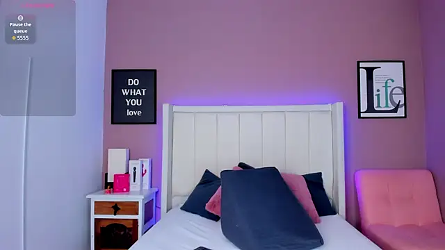 Britanymooree online show from 11/04/25, 08:08