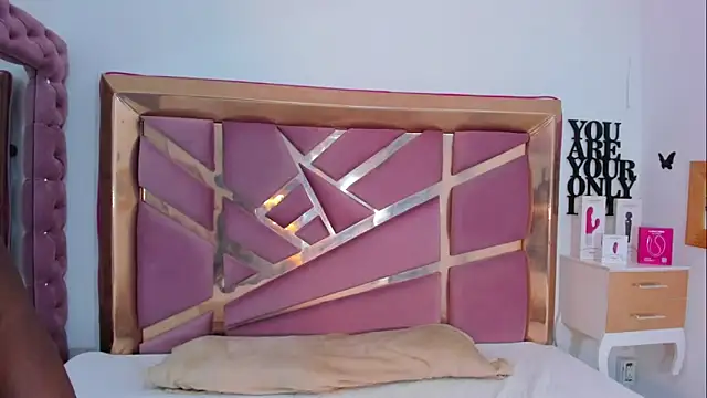 Britanymooree online show from 04/10/26, 08:57