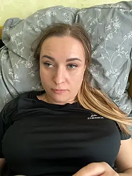 Snapshot of OlgaBuzzz chatting on 02/19/25, 08:22 OlgaBuzzz online show from 02/19/25, 08:22