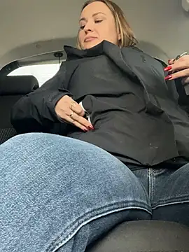 Snapshot of OlgaBuzzz chatting on 02/28/25, 09:36 OlgaBuzzz online show from 02/28/25, 09:36