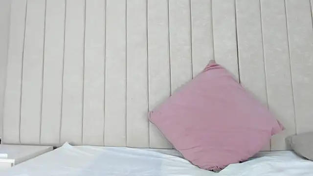 Snapshot of Littleolivia_ chatting on 02/05/25, 01:00 Littleolivia online show from 02/05/25, 01:00