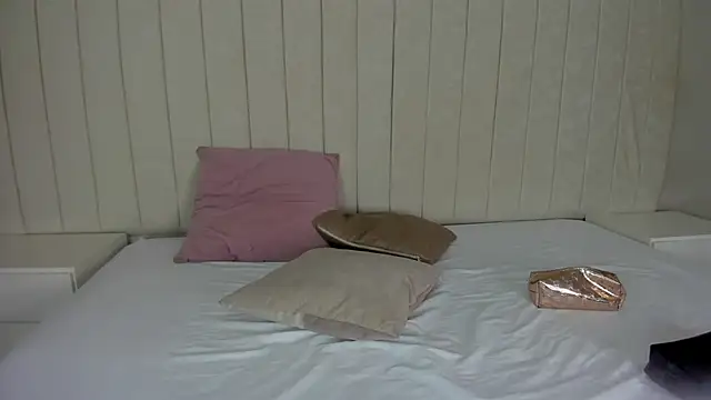 Snapshot of Littleolivia_ chatting on 02/21/25, 01:11 Littleolivia online show from 02/21/25, 01:11