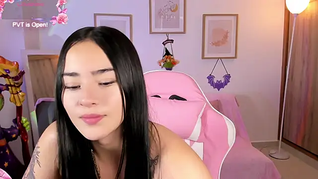 Veronica isaza   online show from 10/21/25, 01:45