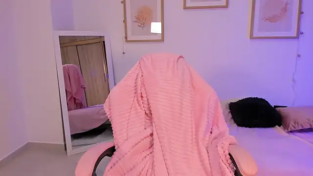 Veronica isaza   online show from 11/21/25, 12:15