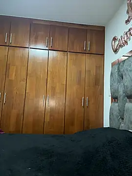 Snapshot of Veronica_isaza__ chatting on 01/13/26, 12:43 Veronica isaza online show from 01/13/26, 12:43