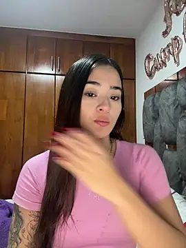 Snapshot of Veronica_isaza__ chatting on 02/06/26, 04:17 Veronica isaza online show from 02/06/26, 04:17