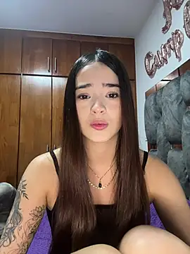 Snapshot of Veronica_isaza__ chatting on 02/14/26, 07:27 Veronica isaza online show from 02/14/26, 07:27