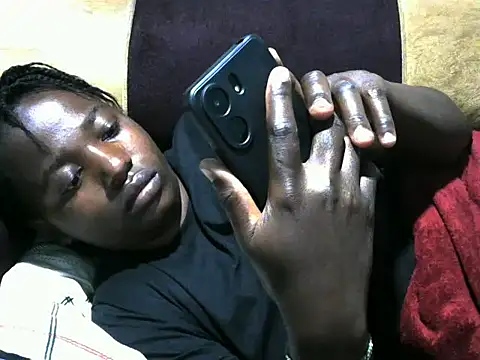 Snapshot of sweet_gal01 chatting on 12/21/25, 11:45 sweet gal01 online show from 12/21/25, 11:45