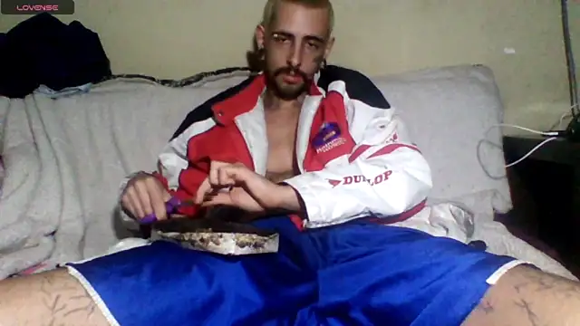 Snapshot of sellvageria chatting on 05/19/26, 01:56 sellvageria online show from 05/19/26, 01:56