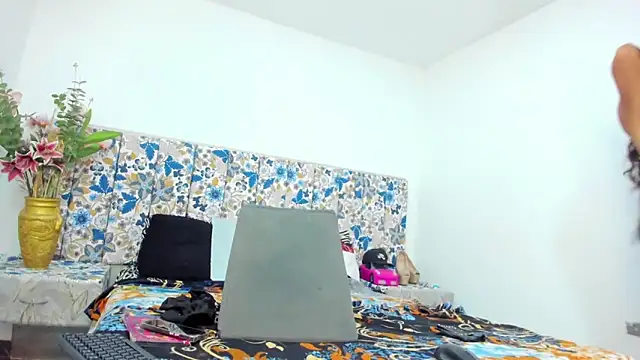 Snapshot of mia_foxts chatting on 03/08/26, 04:44 mia foxts online show from 03/08/26, 04:44