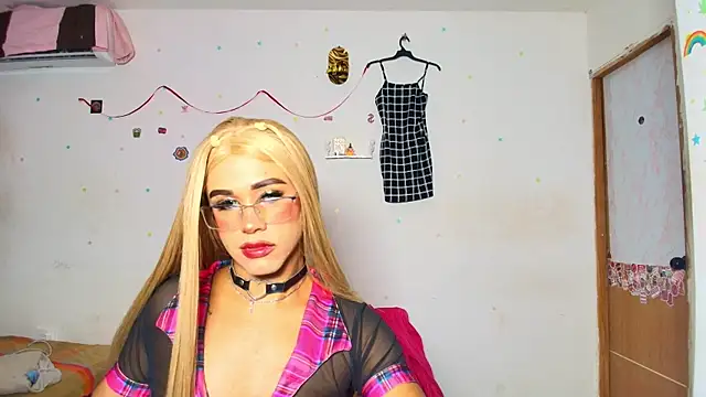 mia foxts online show from 06/24/26, 06:34