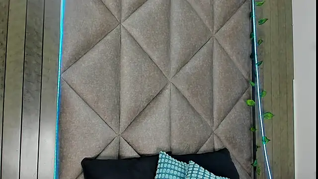 AbbyWathson online show from 10/18/25, 07:36