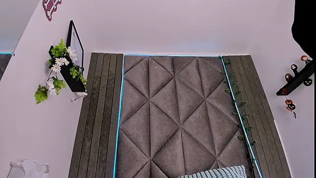 AbbyWathson online show from 10/30/25, 07:25