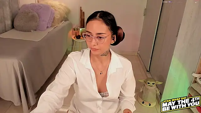 Snapshot of Aleja24Evans chatting on 05/05/26, 02:08 Aleja24Evans online show from 05/05/26, 02:08
