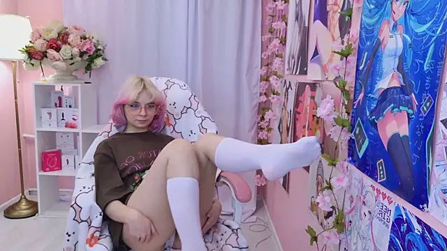 Coconut Mia online show from 10/09/25, 03:10