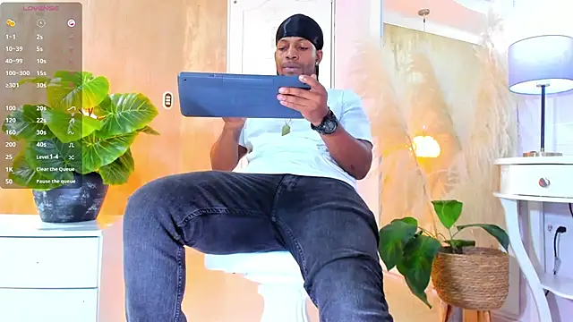 Snapshot of RicoBrown777_ chatting on 04/27/26, 03:59 RicoBrown777 online show from 04/27/26, 03:59