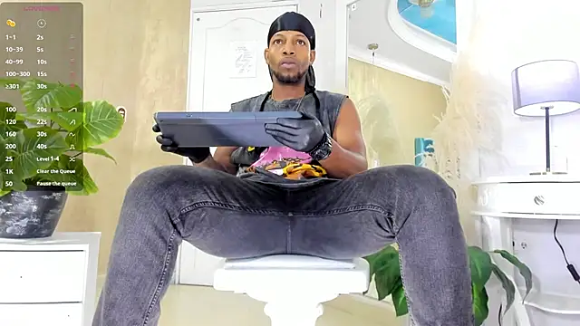 Snapshot of RicoBrown777_ chatting on 05/09/26, 04:06 RicoBrown777 online show from 05/09/26, 04:06