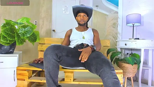 Snapshot of RicoBrown777_ chatting on 06/12/26, 04:11 RicoBrown777 online show from 06/12/26, 04:11