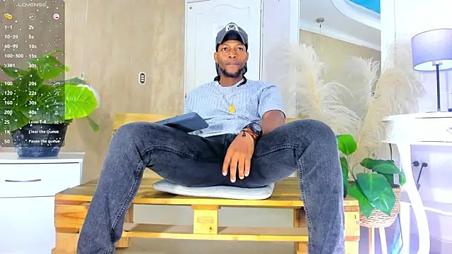 Snapshot of RicoBrown777_ chatting on 06/15/26, 04:25 RicoBrown777 online show from 06/15/26, 04:25