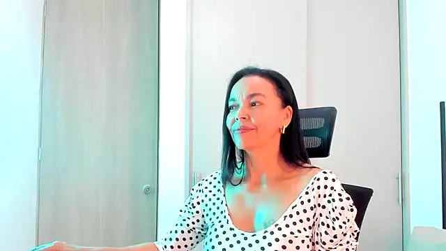 Evawalker  online show from 09/28/25, 04:23