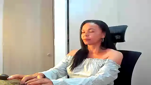 Evawalker  online show from 09/30/25, 03:33