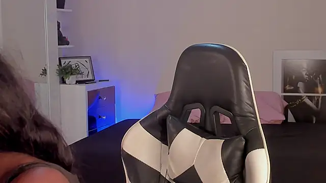 Snapshot of SavannahWildee chatting on 12/06/24, 07:23 SavannahWildee online show from 12/06/24, 07:23