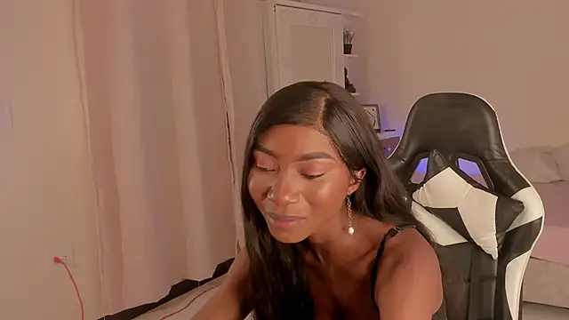 Snapshot of SavannahWildee chatting on 12/13/24, 08:15 SavannahWildee online show from 12/13/24, 08:15