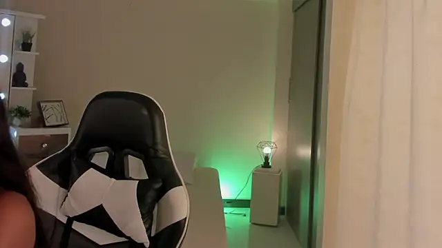 Snapshot of SavannahWildee chatting on 03/02/25, 02:32 SavannahWildee online show from 03/02/25, 02:32