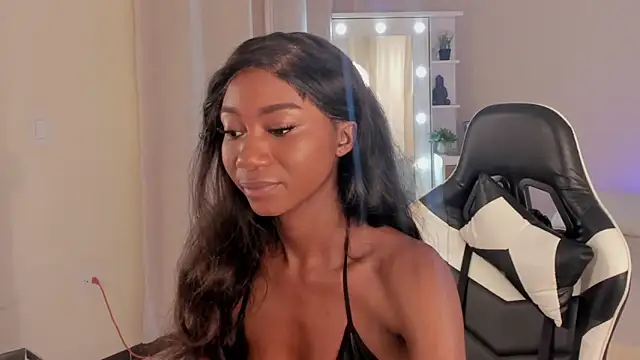 Snapshot of SavannahWildee chatting on 03/04/25, 12:44 SavannahWildee online show from 03/04/25, 12:44