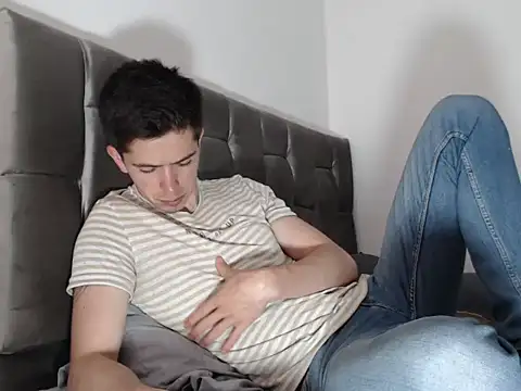 Snapshot of Eliantg chatting on 09/19/25, 10:21 Eliantg online show from 09/19/25, 10:21