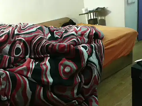 Snapshot of eblata04 chatting on 02/14/25, 11:53 eblata04 online show from 02/14/25, 11:53