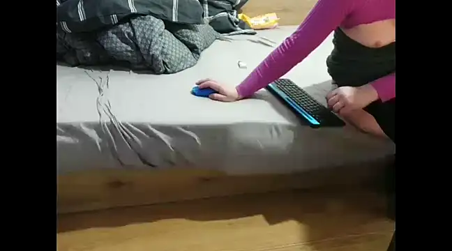 Snapshot of eblata04 chatting on 03/01/25, 09:04 eblata04 online show from 03/01/25, 09:04