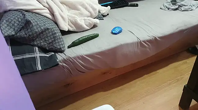 Snapshot of eblata04 chatting on 03/04/25, 03:44 eblata04 online show from 03/04/25, 03:44