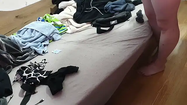 Snapshot of eblata04 chatting on 10/19/25, 06:19 eblata04 online show from 10/19/25, 06:19